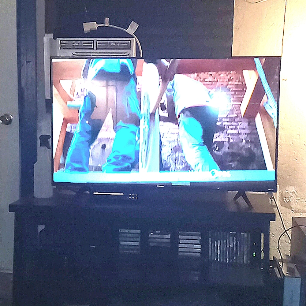 43" Roku Tv - Picture 3 of 3